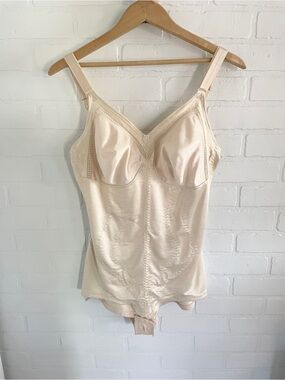 Playtex 18 Hour Vintage Shaping Bodysuit Support Control Beige Nude Size 40D